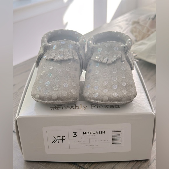 Sz 3, Freshly Picked Rainbow Dots, Fringed Soft Soles with Box! - Picture 2 of 3